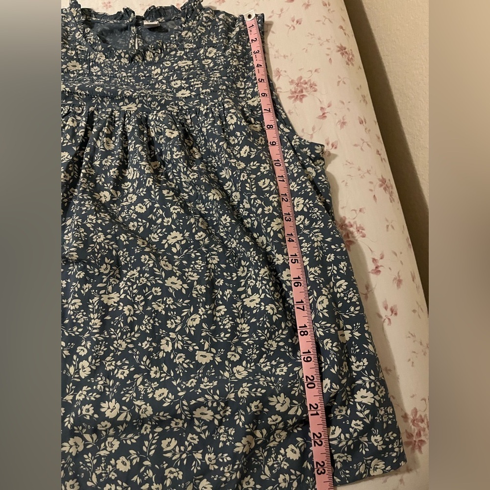 Old Navy Tank - Picture 6 of 6